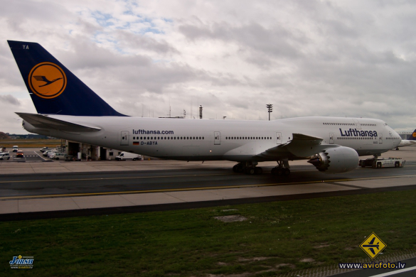 Boeing 747-830