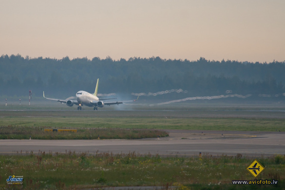 Boeing 737-33V