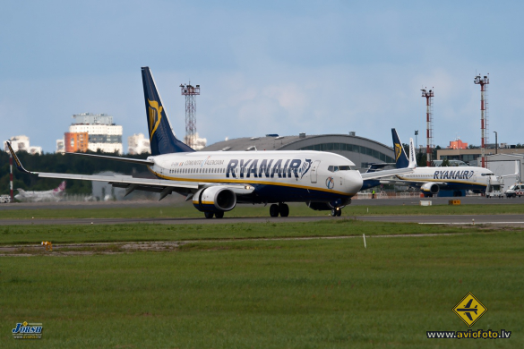Boeing 737-8AS