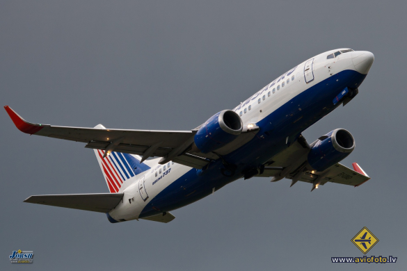 Boeing 737-524