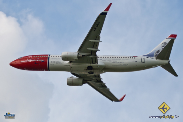 Boeing 737-8JP