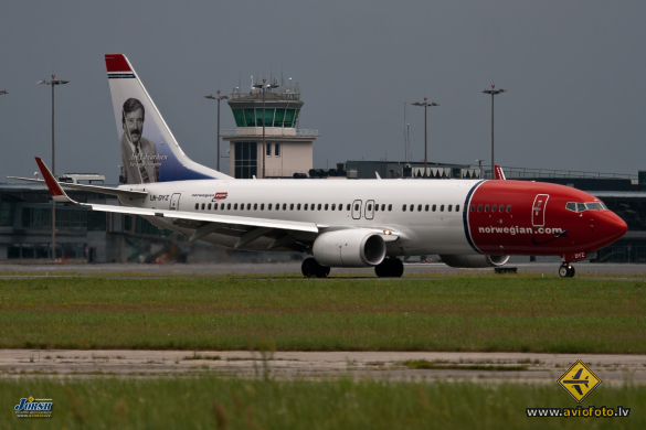 Boeing 737-8JP