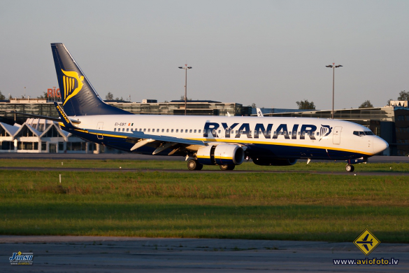 Boeing 737-8AS