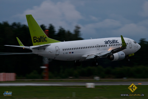 Boeing 737-33V
