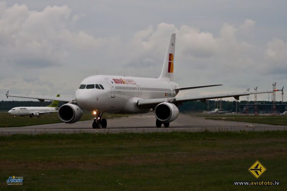 Airbus A320-214