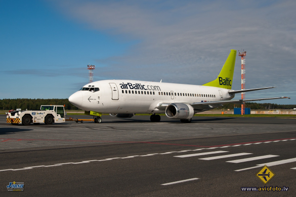 Boeing 737-31S