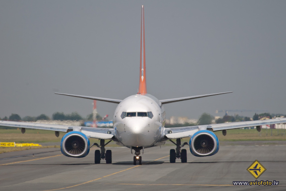 Boeing 737-808