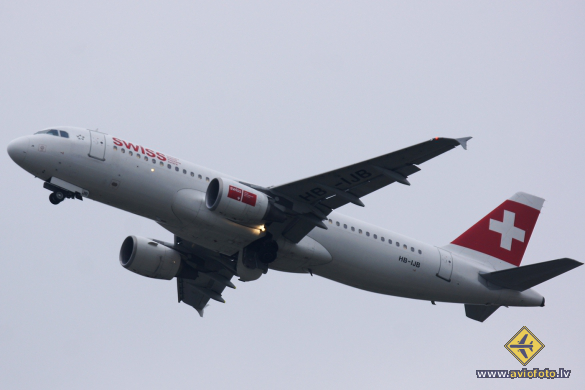 Airbus A320-214