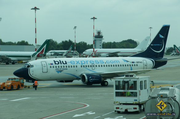 Boeing 737-31S
