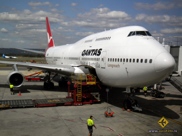 Boeing 747-438