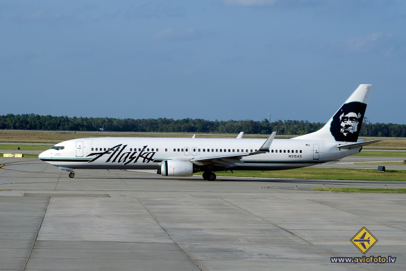 Boeing 737-990