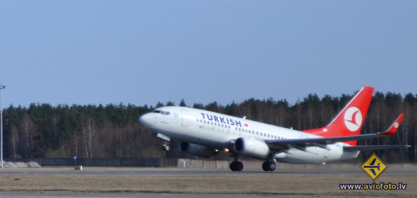 Boeing 737-752