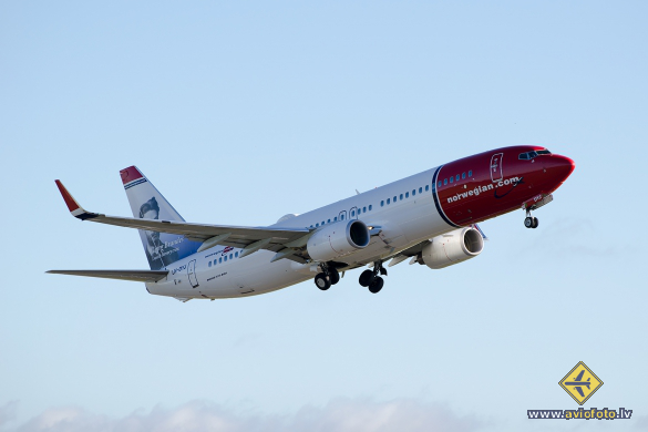 Boeing 737-8JP