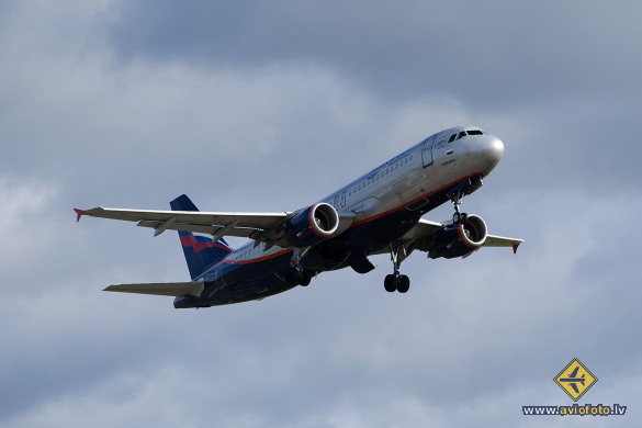 Airbus A320-214