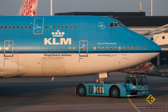 Boeing 747-406M