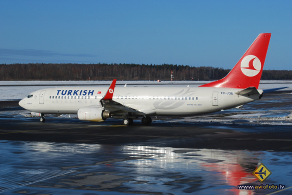 Boeing 737-8F2