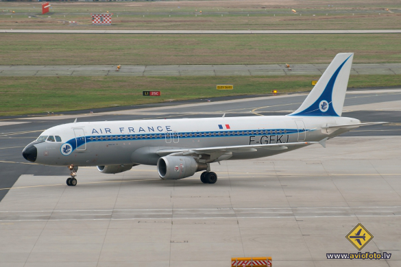 Airbus A320-211