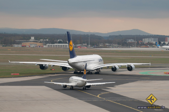 Boeing 737-530