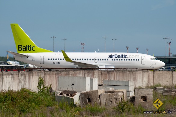 Boeing 737-33V