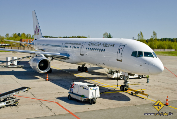 Boeing 757-256