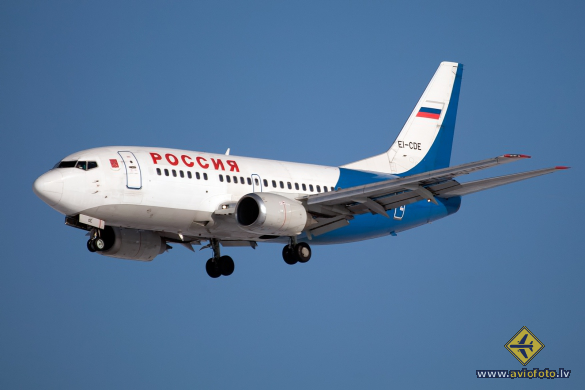 Boeing 737-548