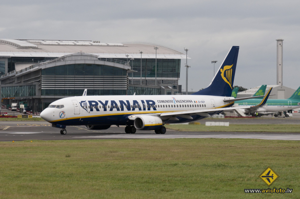 Boeing 737-8AS