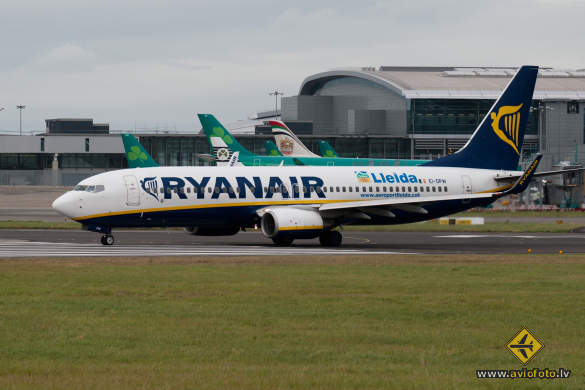 Boeing 737-8AS