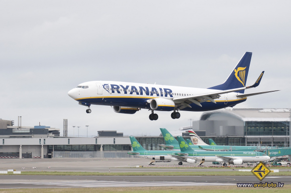 Boeing 737-8AS