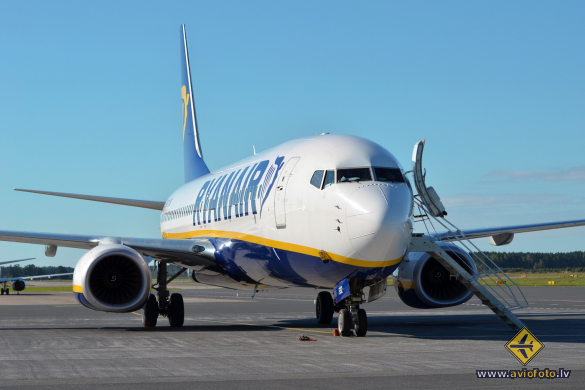 Boeing 737-8AS