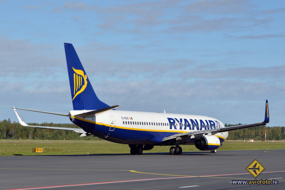 Boeing 737-8AS