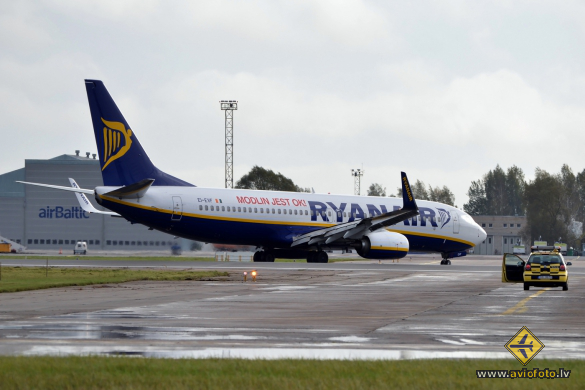 Boeing 737-8AS