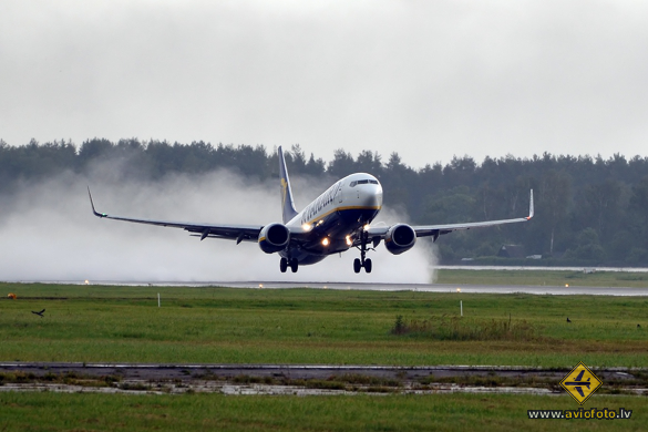 Boeing 737-8AS