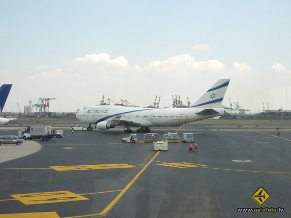 Boeing 747-458