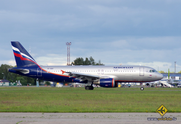 Airbus A320-214