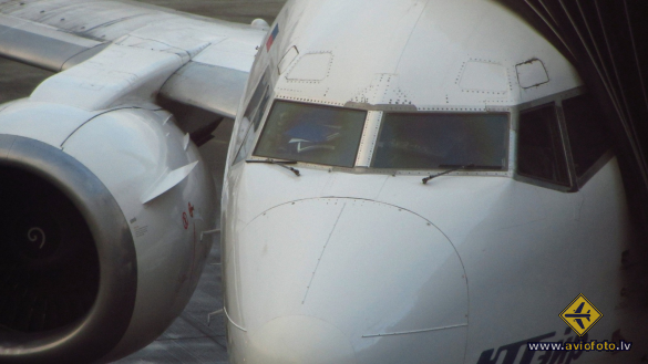 Boeing 737-524