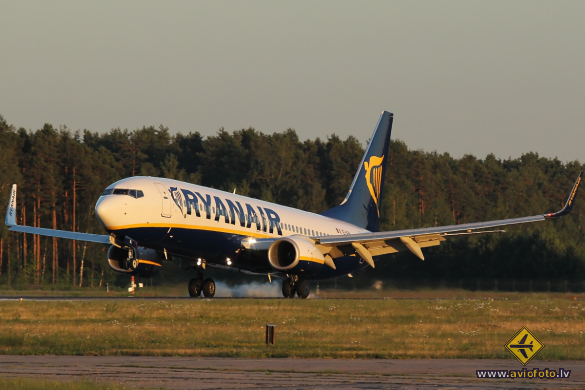 Boeing 737-8AS