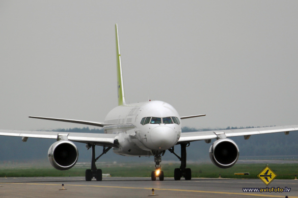 Boeing 757-256