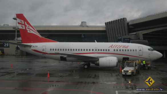 Boeing 737-505