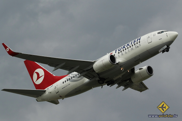 Boeing 737-752