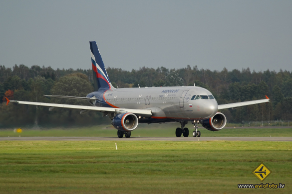 Airbus A320-214
