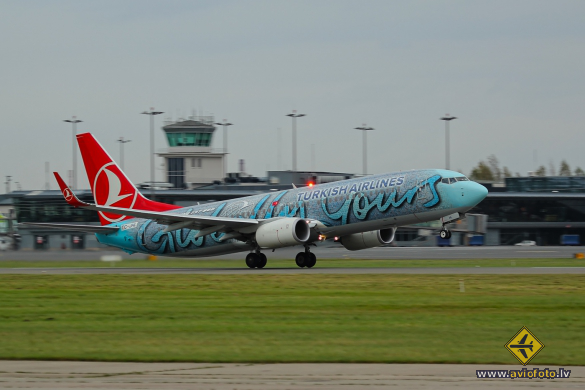 Boeing 737-8F2