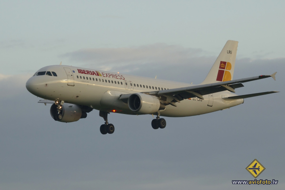 Airbus A320-214