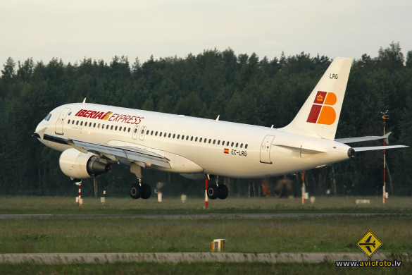Airbus A320-214