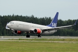 Boeing 737-883