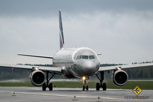 Airbus A320-214