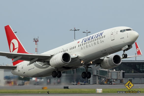 Boeing 737-8F2