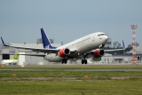 Boeing 737-883