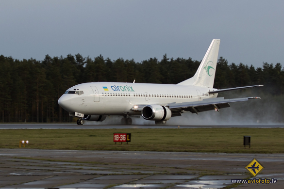 Boeing 737-33R