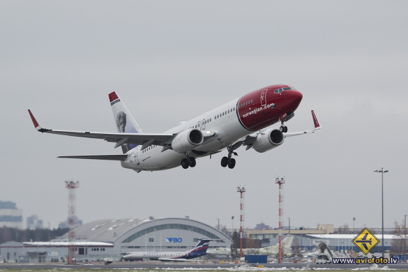 Boeing 737-8JP