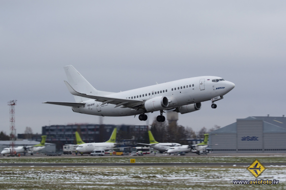 Boeing 737-524